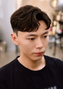 高雄男生燙髮推薦-FLY HAIR 飛法色沙瀧 自然蓬鬆度與髮流線條打造輕盈